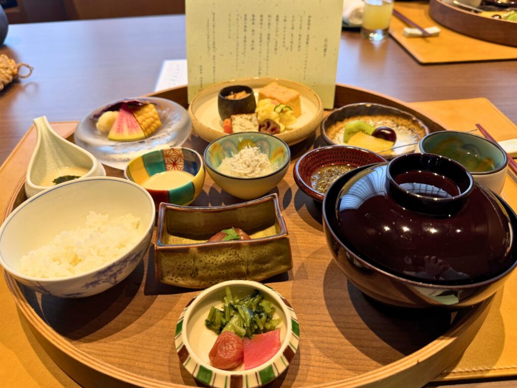 朝食